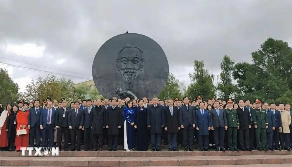 Party General Secretary, President To Lam pays tribute to President Ho Chi Minh in Moscow Party General Secretary, President To Lam pays tribute to President Ho Chi Minh in Moscow