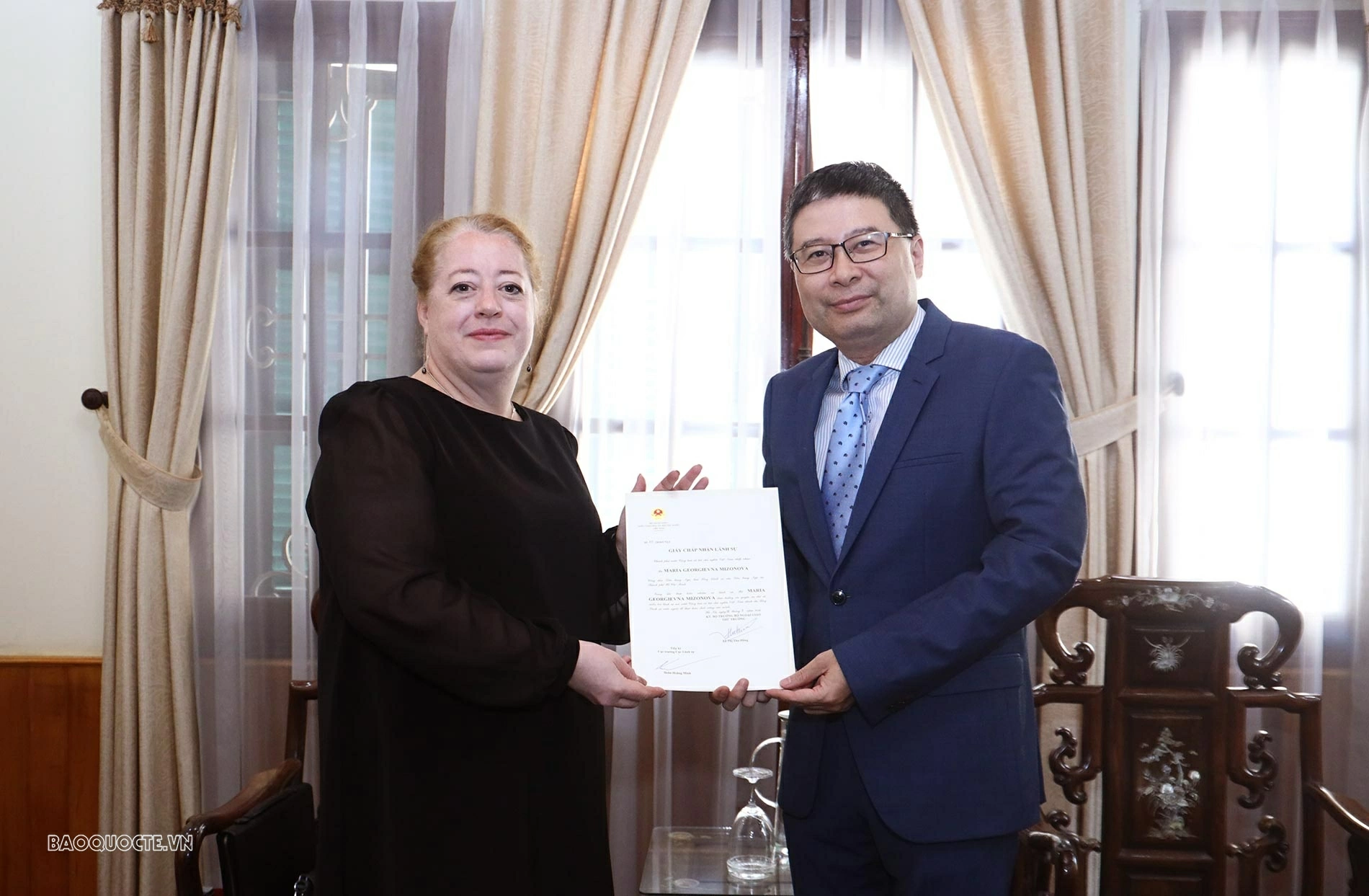Consular Acceptance Certificates presented to Consuls General of the Russian Federation in Ho Chi Minh City and Da Nang