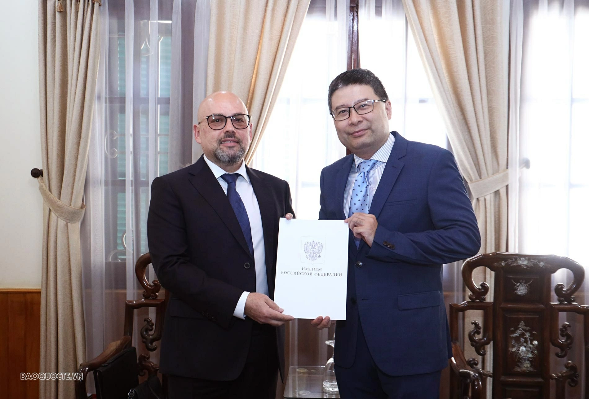 Consular Acceptance Certificates presented to Consuls General of the Russian Federation in Ho Chi Minh City and Da Nang