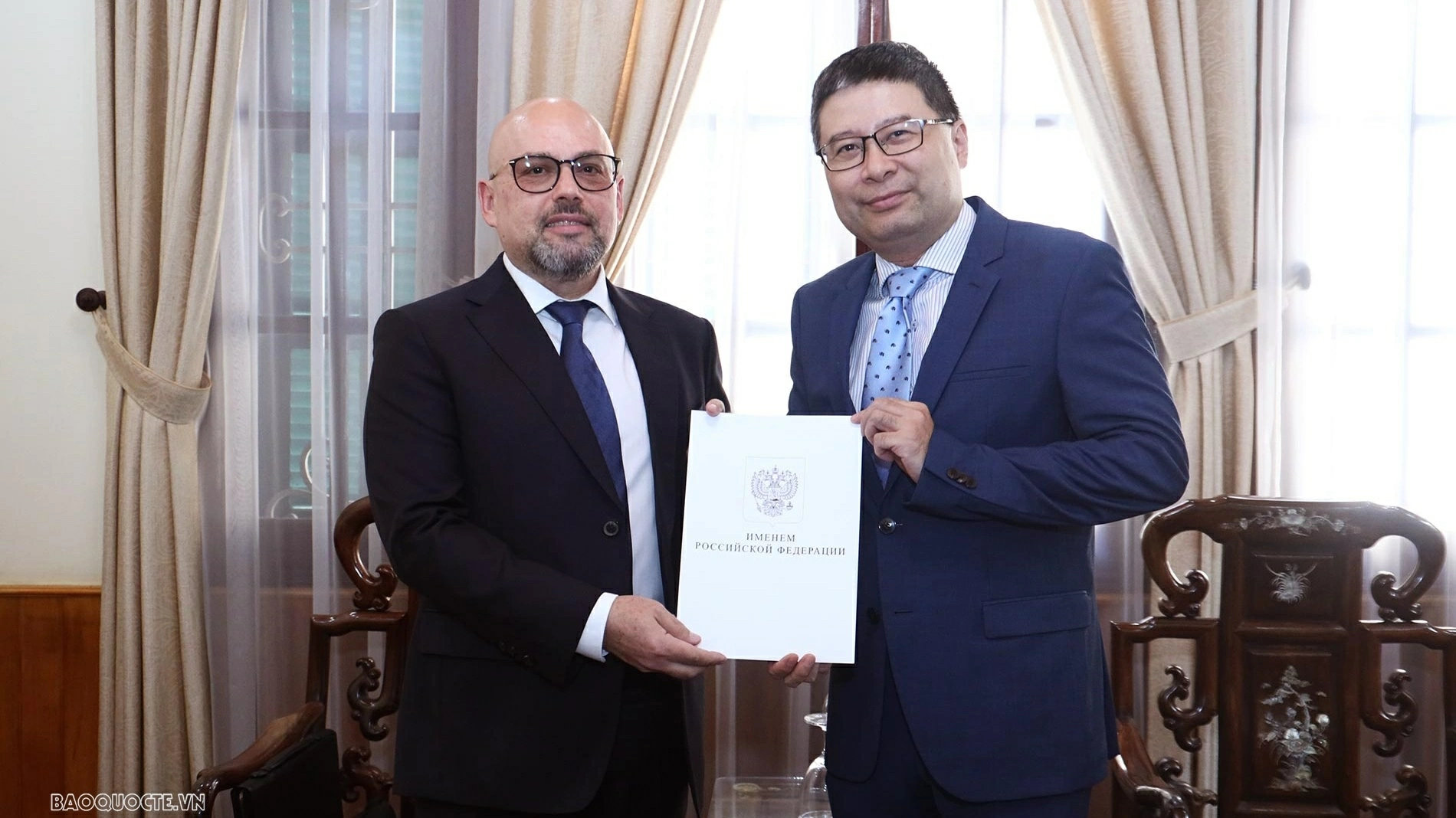 Consular Acceptance Certificates presented to Consuls General of the Russian Federation in Ho Chi Minh City and Da Nang