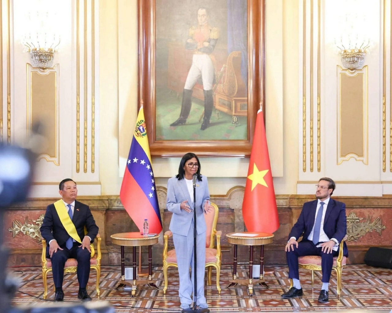 Venezuela awards First Class Francisco de Miranda Order to Ambassador Vu Trung My Venezuela awards First Class Francisco de Miranda Order to Ambassador Vu Trung My