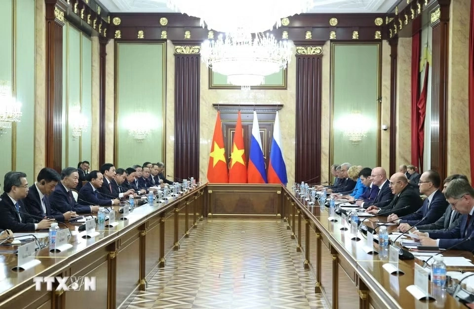 General Secretary, President To Lam and Russian Prime Minister Mikhail Mishustin agree to strengthen trade cooperation