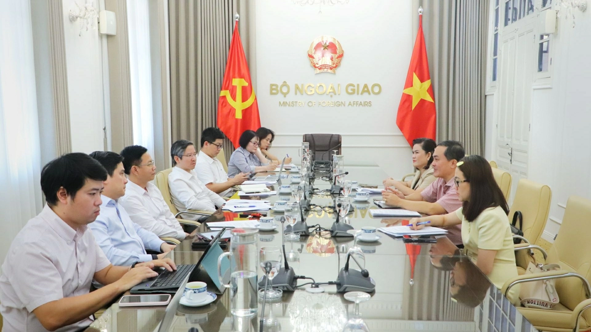 Deputy FM Ngo Le Van receives Vice Chairman of Dong Nai Provincial People's Committee Le Truong Son