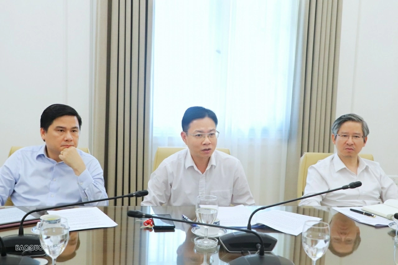 Deputy FM Ngo Le Van receives Vice Chairman of Dong Nai Provincial People's Committee Le Truong Son