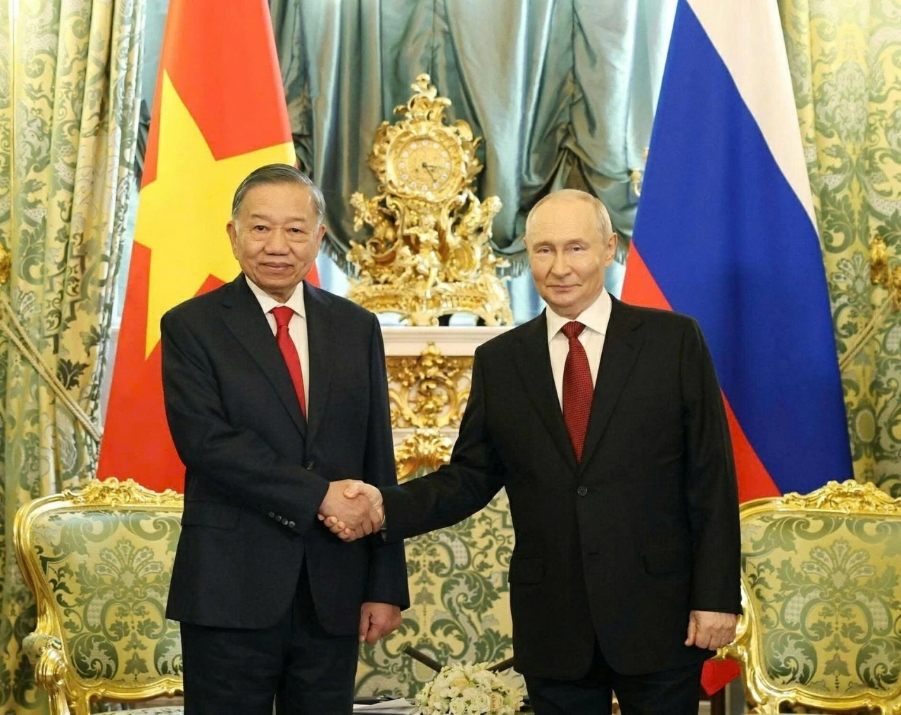 Russian President Vladimir Putin chairs welcome ceremony for Party General Secretary, President To Lam in Moscow