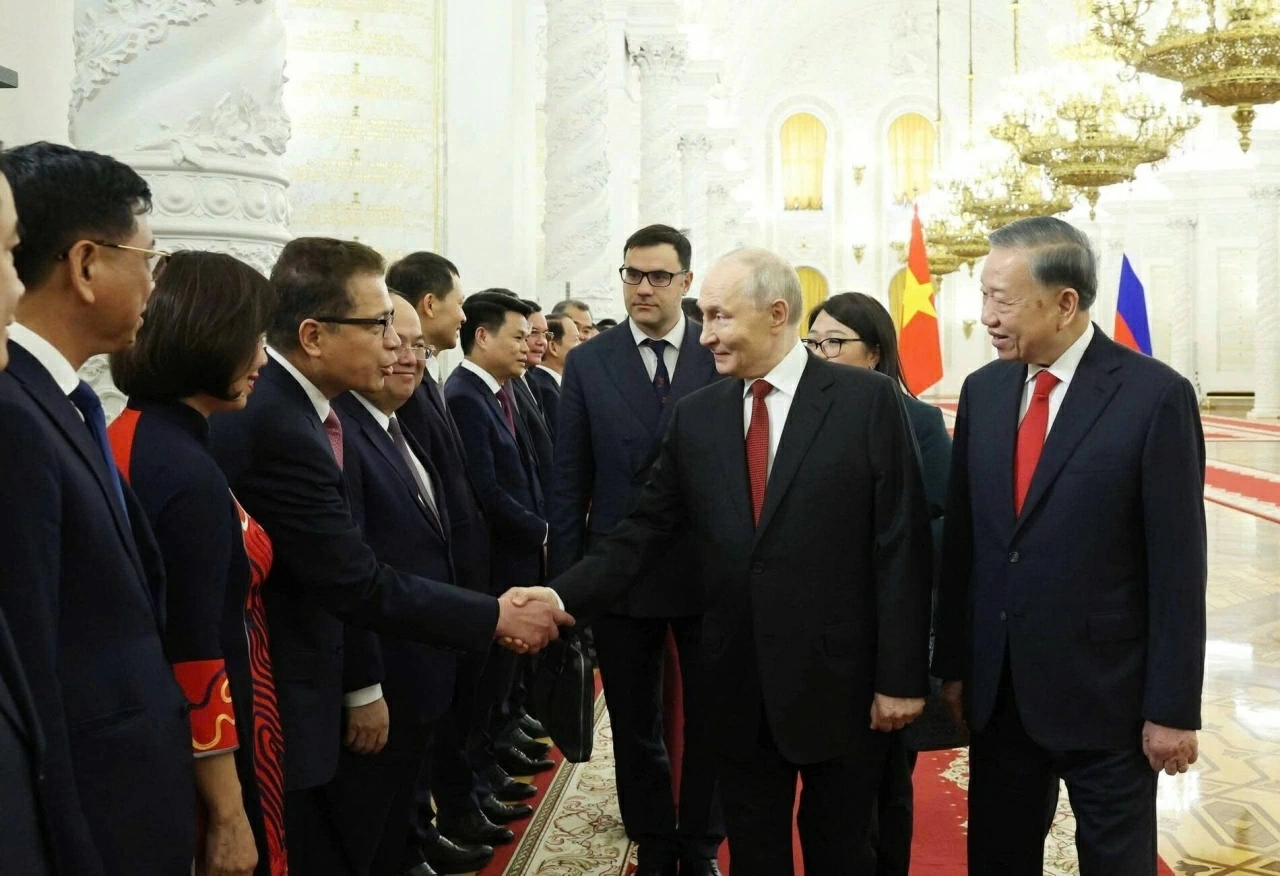 Russian President Vladimir Putin chairs welcome ceremony for Party General Secretary, President To Lam in Moscow
