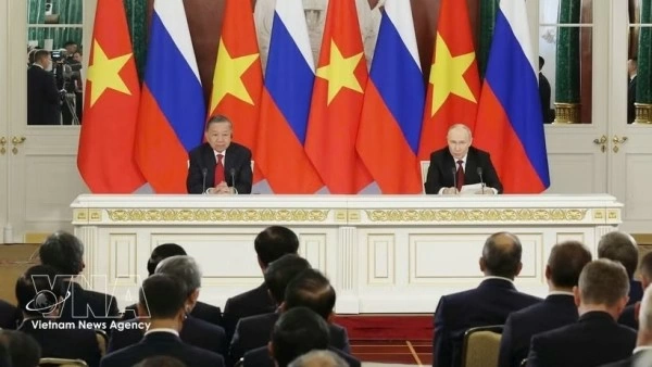 Vietnam, Russia issue joint statement on further strengthening ties in new period