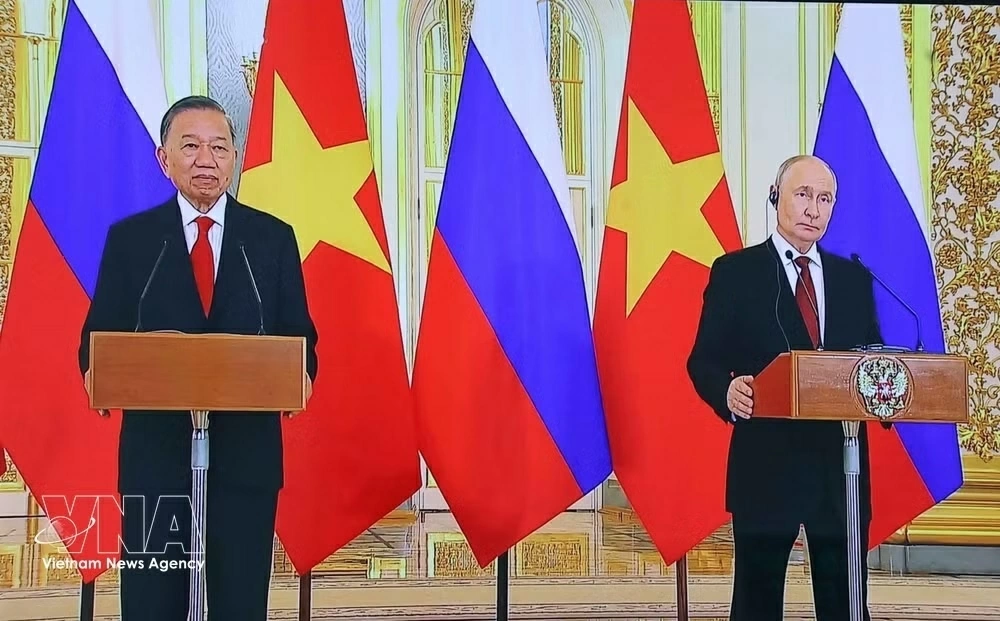 Vietnam, Russia leaders attend opening of new laboratory at Vietnam-Russia Tropical Centre