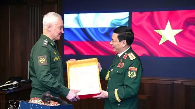 Vietnam, Russia Defence Ministers promote defence cooperation