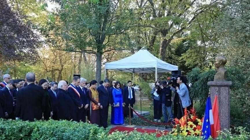 Party General Secretary, President To Lam lays wreath at Ho Chi Minh Monument in France
