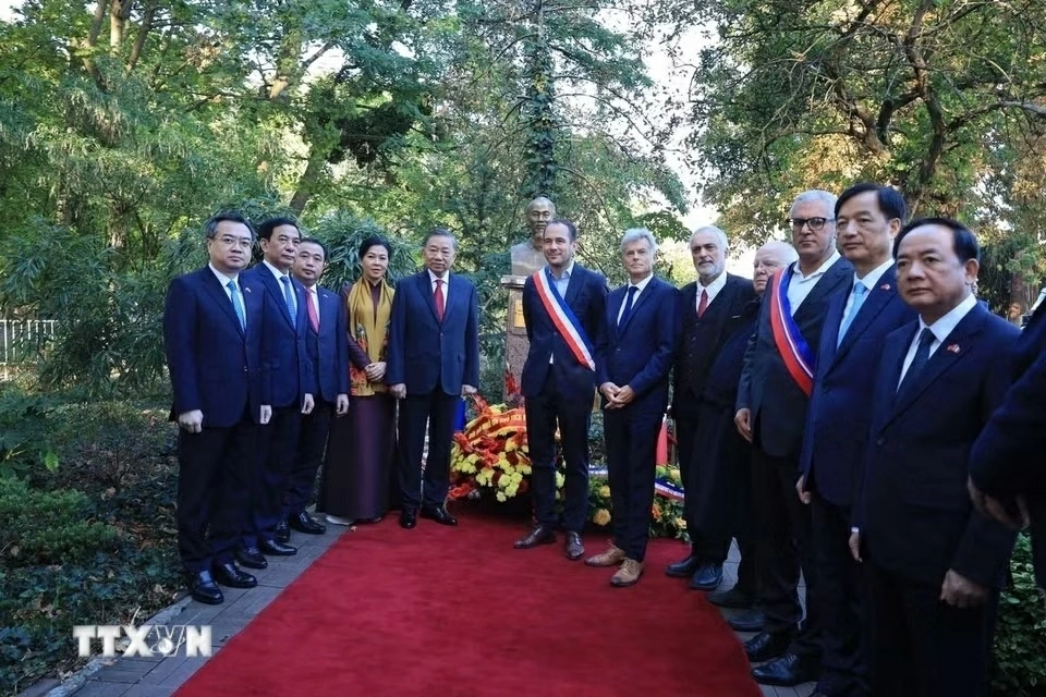 Party General Secretary, President To Lam lays wreath at Ho Chi Minh Monument in France Party General Secretary, President To Lam lays wreath at Ho Chi Minh Monument in France