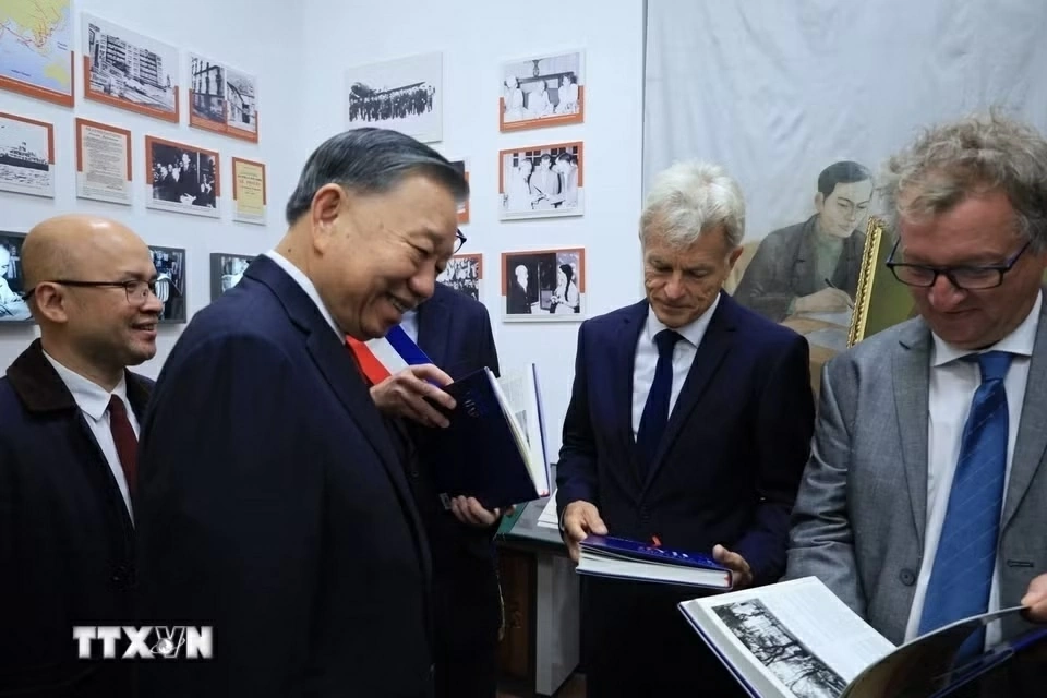 Party General Secretary, President To Lam lays wreath at Ho Chi Minh Monument in France