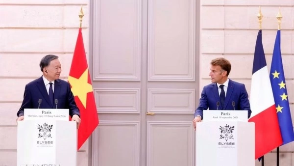General Secretary, President To Lam and French President Emmanuel Macron meet press ahead of talks in Paris