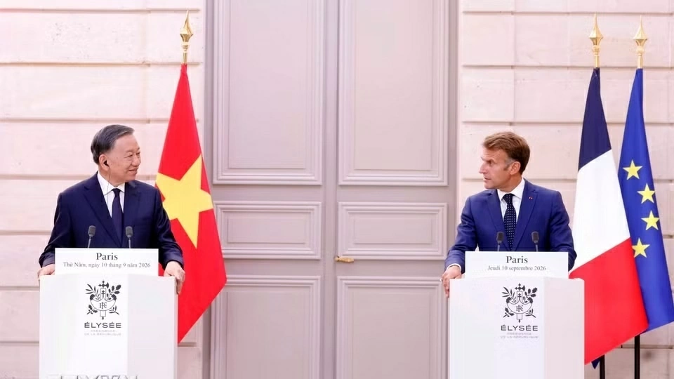 General Secretary, President To Lam and French President Emmanuel Macron meet press ahead of talks in Paris