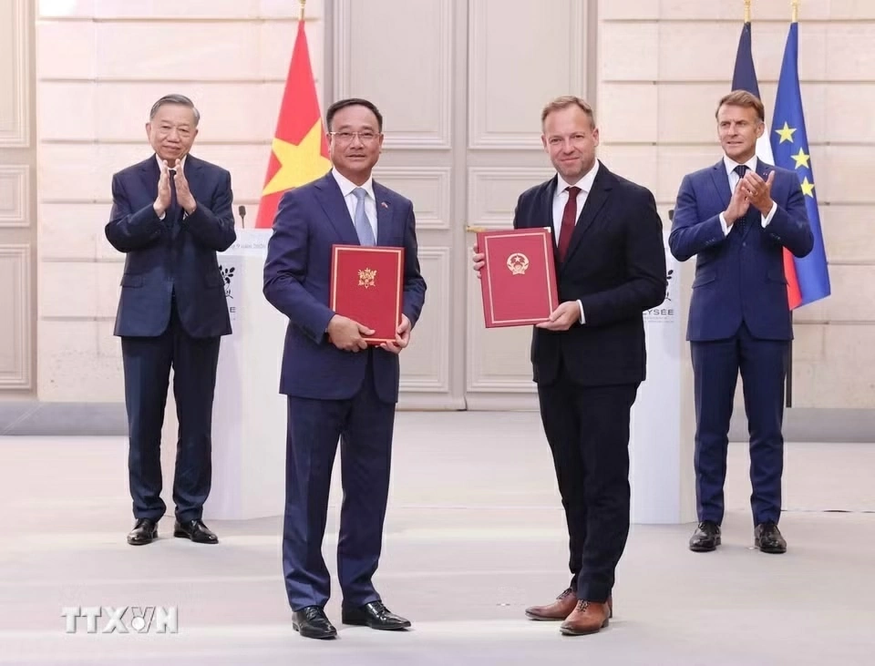 Vietnam, France leaders hold talks, seek to deepen Comprehensive Strategic Partnership