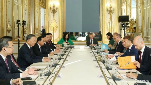 Vietnam, France leaders hold talks, seek to deepen Comprehensive Strategic Partnership