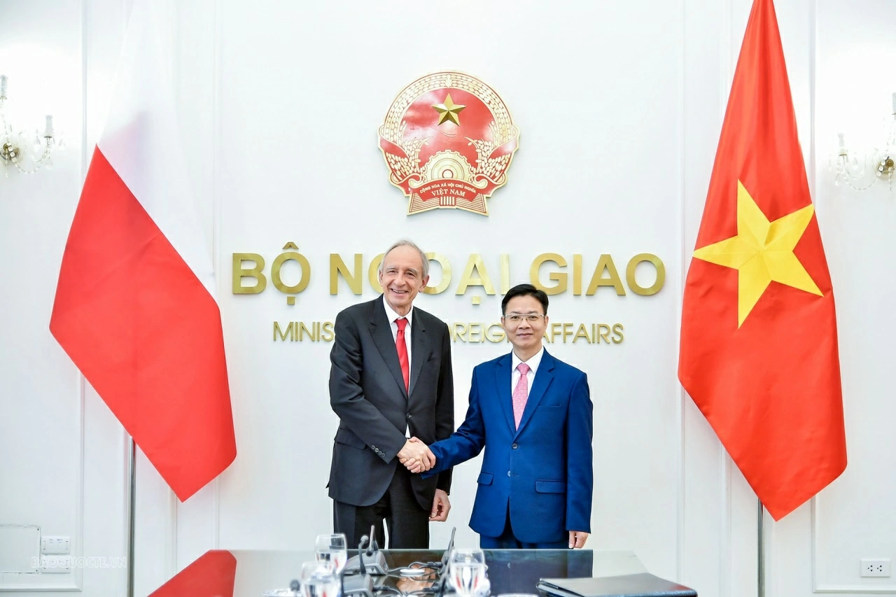 Vietnam, Poland hold Deputy Foreign Minister-level political consultation in Hanoi