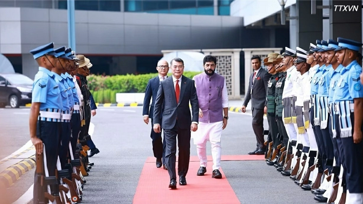 Prime Minister Le Minh Hung arrives in New Delhi, beginning India trip for BRICS Summit, bilateral activities