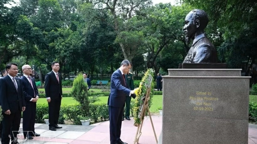 Prime Minister Le Minh Hung pays tribute to President Ho Chi Minh in New Delhi