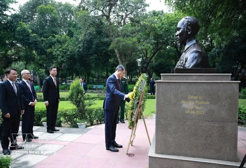 Prime Minister Le Minh Hung pays tribute to President Ho Chi Minh in New Delhi