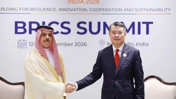 Prime Minister Le Minh Hung received Saudi Arabian Foreign Minister Prince Faisal bin Farhan Al Saud in New Delhi