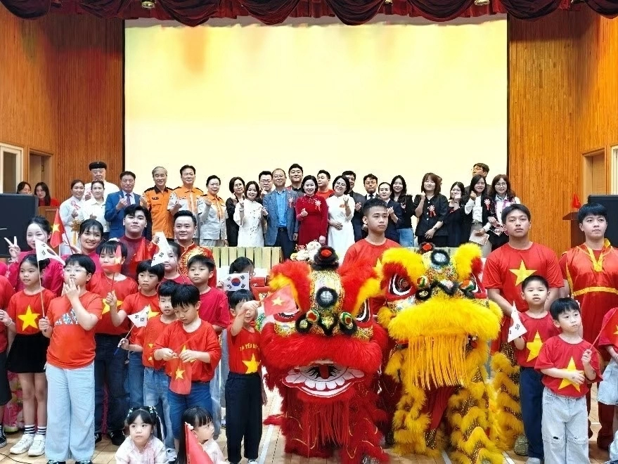 Celebrating Mid-Autumn Festival – Strengthening the Vietnamese community in RoK's Incheon