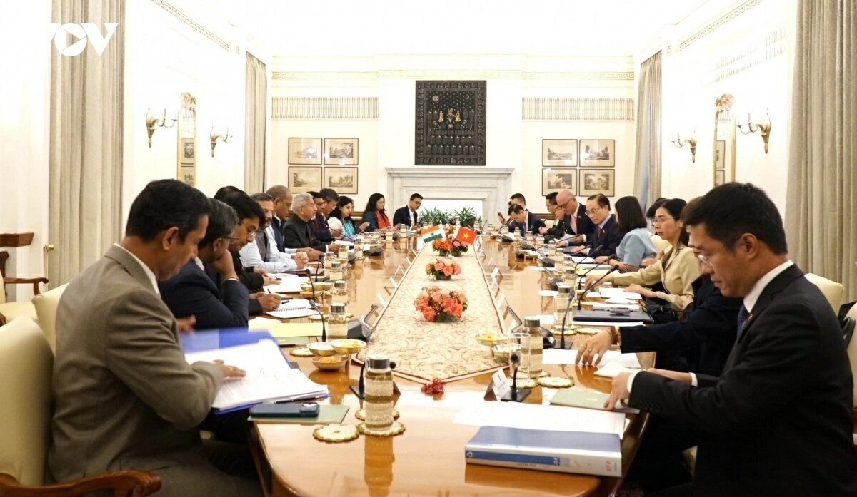 Politburo Member, Foreign Minister Le Hoai Trung co-chairs 19th Meeting of the Vietnam-India Joint Committee Politburo Member, Foreign Minister Le Hoai Trung co-chairs 19th Meeting of the Vietnam-India Joint Committee