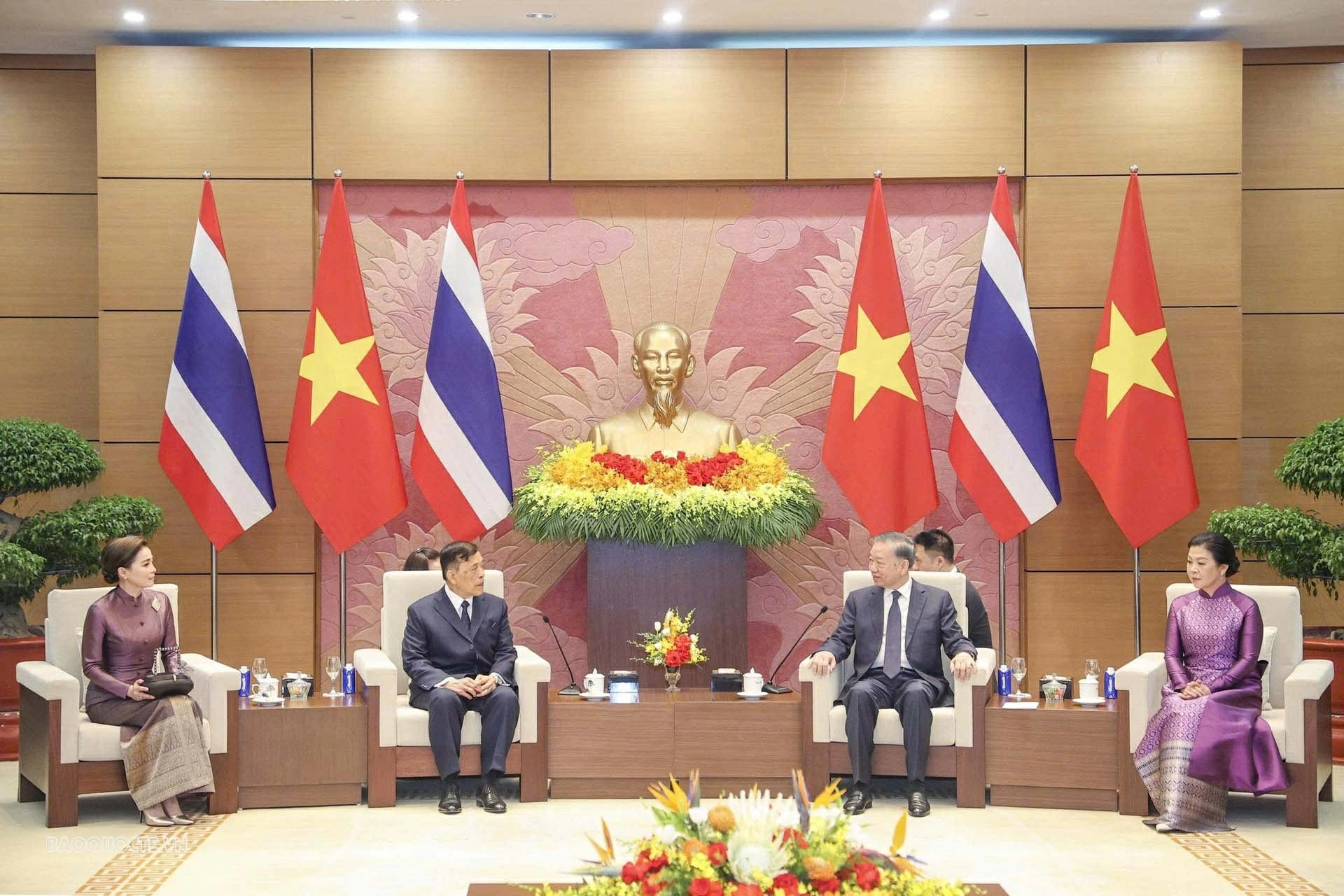 Party General Secretary, President To Lam hosts welcome ceremony for King and Queen of Thailand in Hanoi
