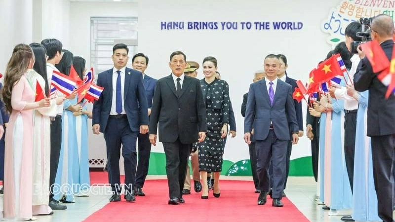 Thai King and Queen visit Hanoi University