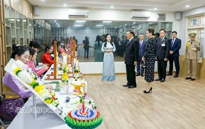 Thai King and Queen visit Hanoi University Thai King and Queen visit Hanoi University