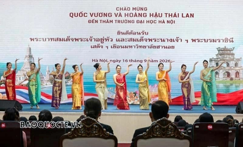 Thai King and Queen visit Hanoi University