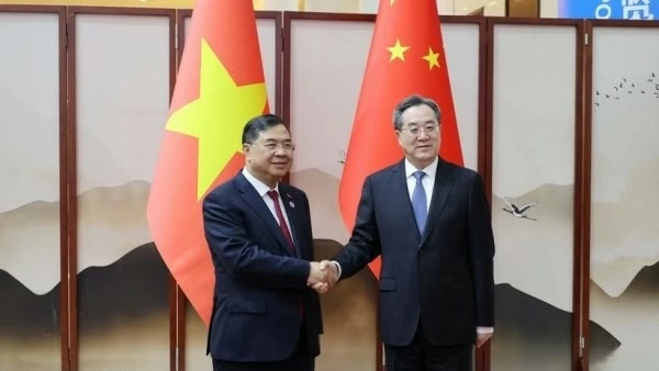 Vietnam, China seek stronger, more substantive cooperation