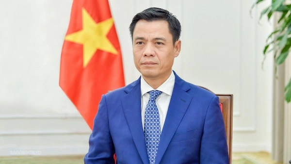 Deputy FM Dang Hoang Giang meets with U.S. Assistant Secretary of State Michael DeSombre in New York