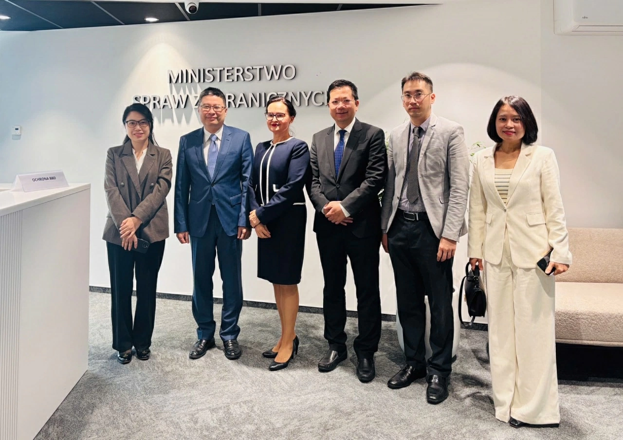 Vietnam-Poland conduct first Consular Consultation in Warsaw Vietnam-Poland conduct first Consular Consultation in Warsaw