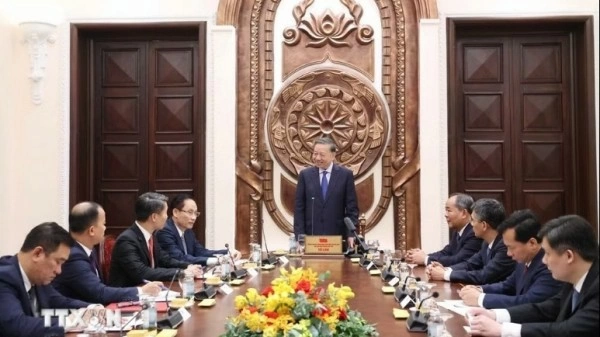 General Secretary, President To Lam hands over appointment decisions to two Vietnamese Ambassadors