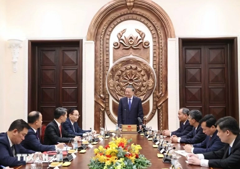 General Secretary, President To Lam hands over appointment decisions to two Vietnamese ambassadors General Secretary, President To Lam hands over appointment decisions to two Vietnamese ambassadors