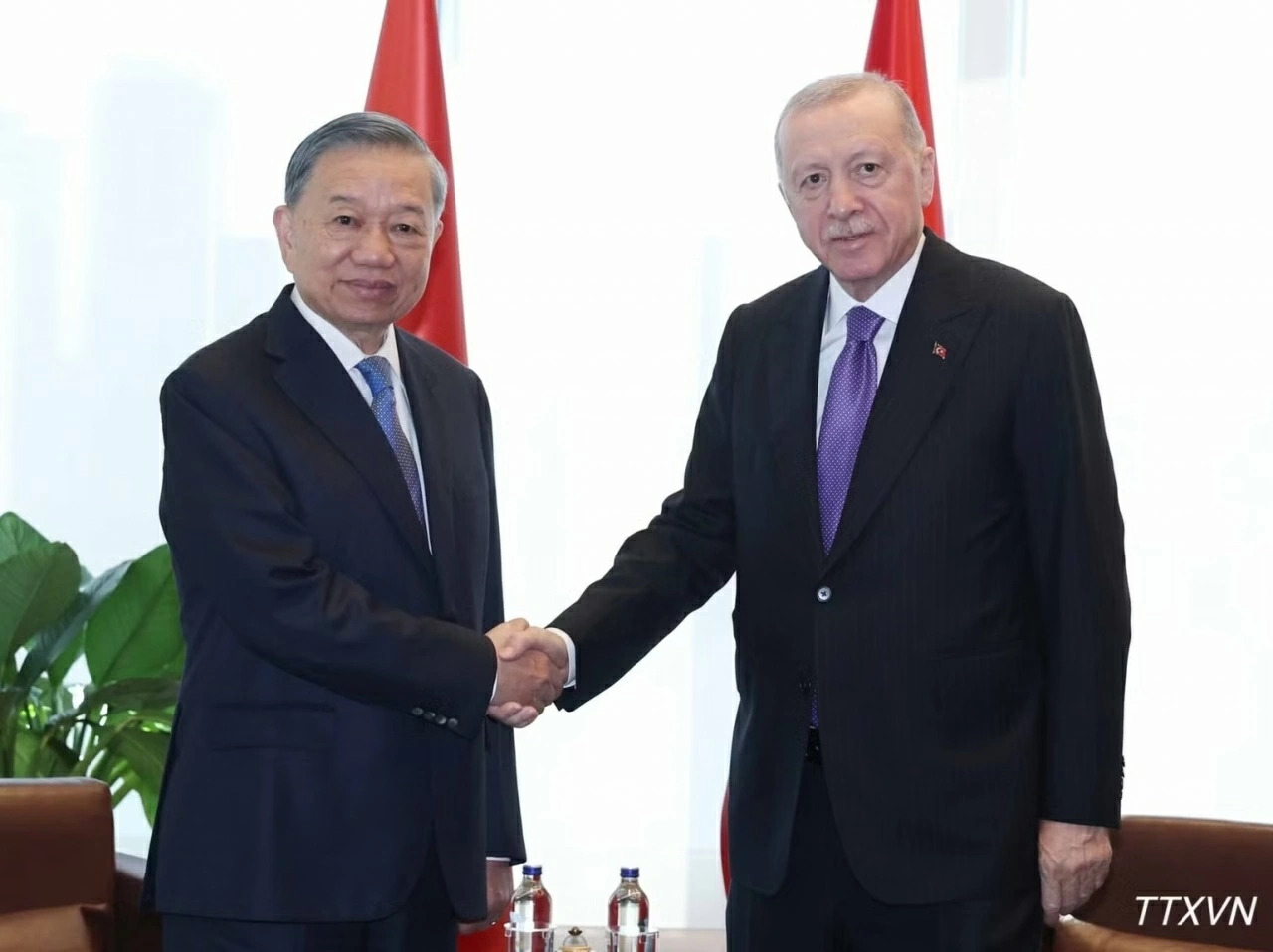 General Secretary, President To Lam meets with Turkish President on UNGA 81 sidelines
