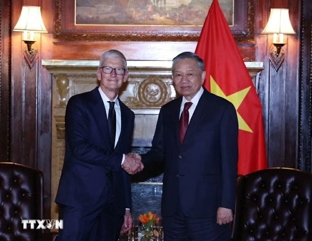 General Secretary, President To Lam meets representatives of major US groups in New York