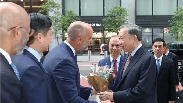 General Secretary, President To Lam visits Pfizer in New York