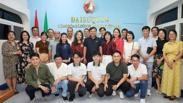 Deputy Minister of Agriculture and Environment Nguyen Hoang Hiep works with Embassy of Vietnam in Tanzania