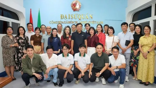 Deputy Minister of Agriculture and Environment Nguyen Hoang Hiep works with Embassy of Vietnam in Tanzania