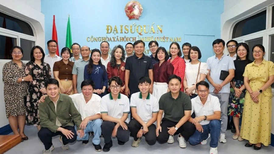 Deputy Minister of Agriculture and Environment Nguyen Hoang Hiep works with Embassy of Vietnam in Tanzania