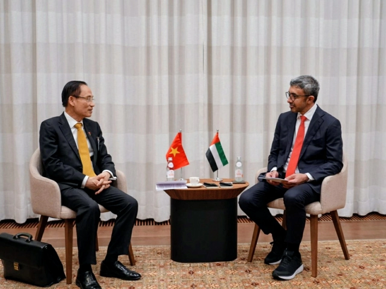 Politburo Member, Foreign Minister Le Hoai Trung holds bilateral meetings with Romanian and UAE Foreign Ministers