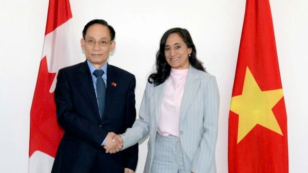 Vietnam, Canada adopt Action Plan to implement Strategic Partnership