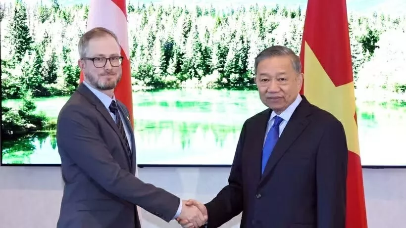 CPV attaches importance to traditional friendship with Communist Party of Canada: General Secretary, President To Lam