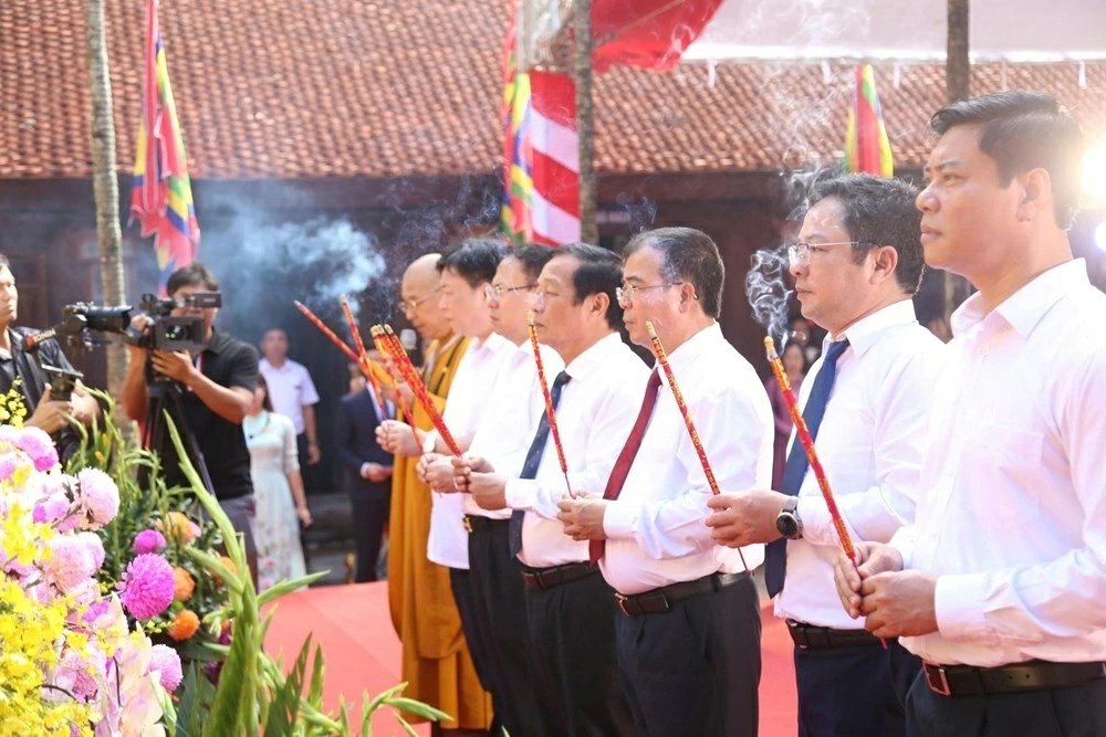 Con Son - Kiep Bac Autumn Festival opens in World Heritage space Con Son - Kiep Bac Autumn Festival opens in World Heritage space