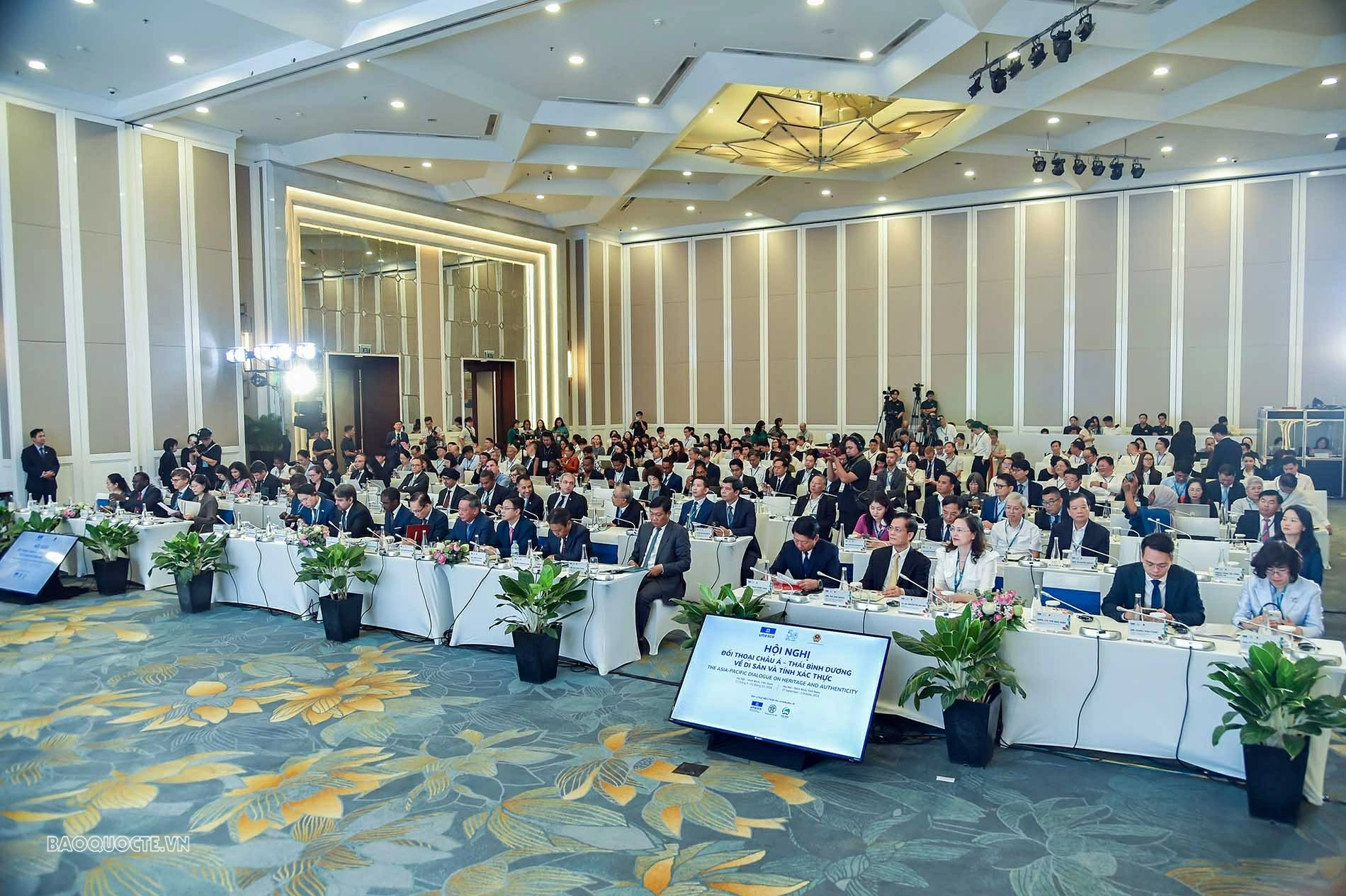 Foreign Minister Le Hoai Trung delivers opening speech at Asia-Pacific Dialogue on Heritage and Authenticity in Hanoi Foreign Minister Le Hoai Trung delivers opening speech at Asia-Pacific Dialogue on Heritage and Authenticity in Hanoi