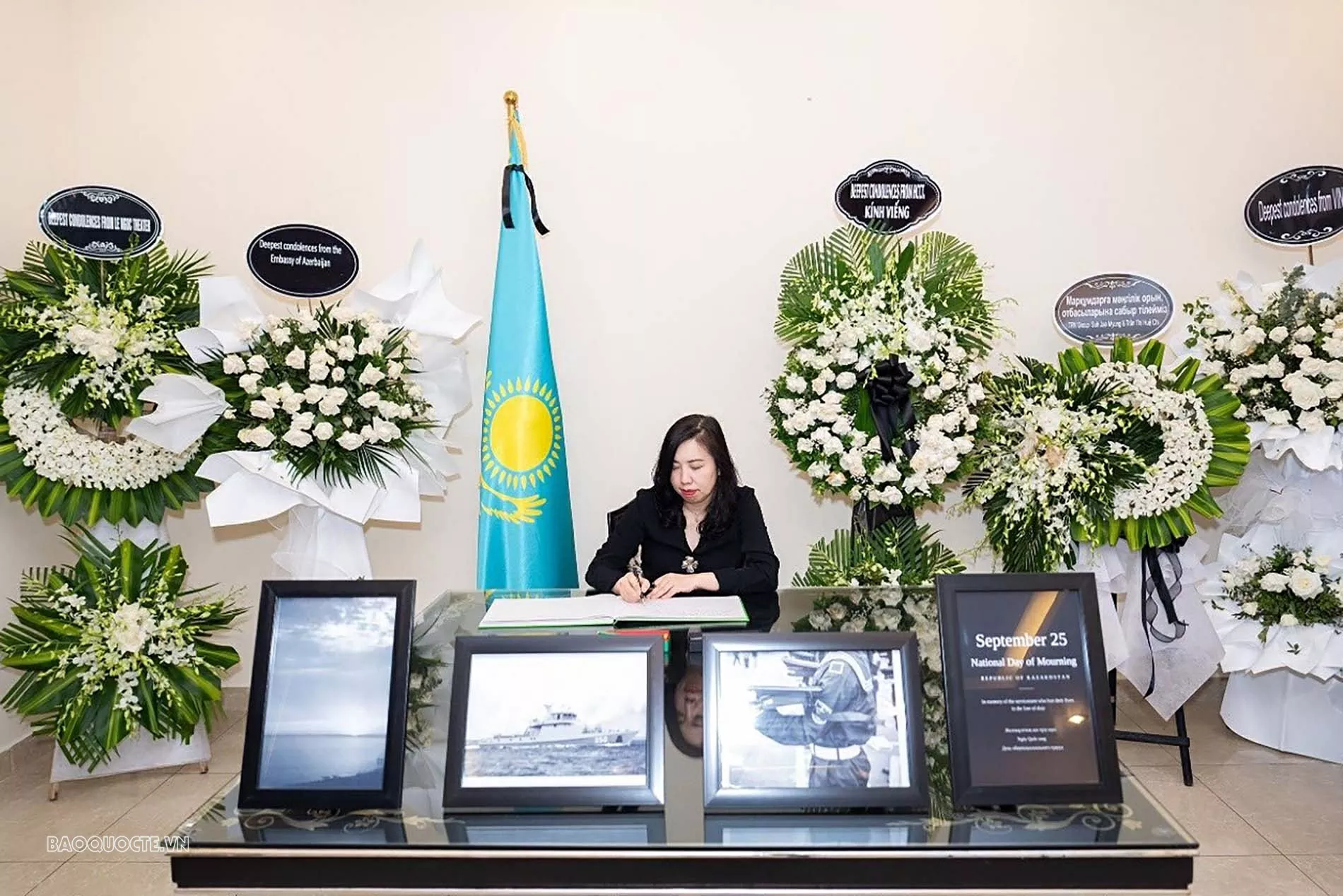 Deputy Foreign Minister Le Thi Thu Hang pays tribute to fallen Kazakhstani soldiers Deputy Foreign Minister Le Thi Thu Hang pays tribute to fallen Kazakhstani soldiers