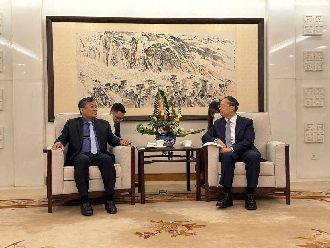 Vietnam - China foster substantive cooperation and strategic connectivity: Permanent Deputy FM Nguyen Minh Vu