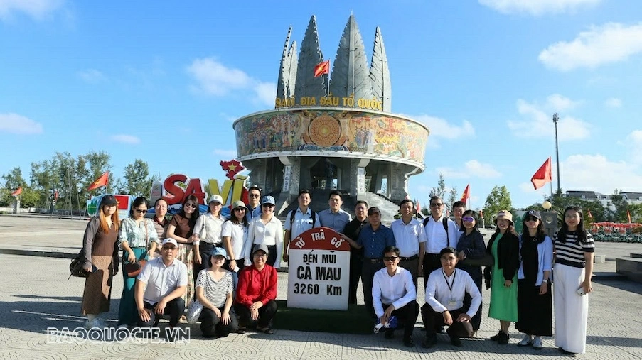 Enhancing knowledge on territorial borders through field experience in Mong Cai, Quang Ninh